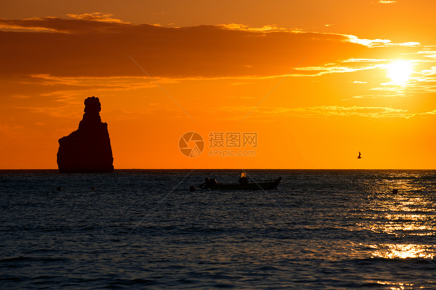 巴利阿里奇岛圣胡安市日落海滩太阳蓝色天空假期地标海景日落海岸戏剧性旅游图片