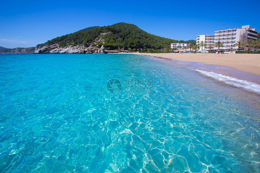 巴利阿里群岛的海滩圣胡安岛旅游建筑物天空蓝色旅行地标海洋树木天堂悬崖图片