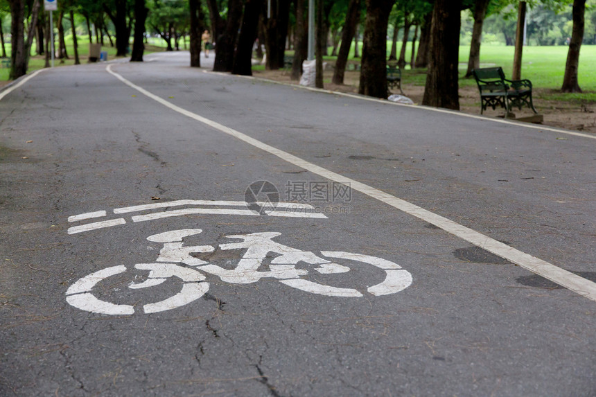 自行车车道城市驾驶运输街道途径环境安全人行道路标运动图片