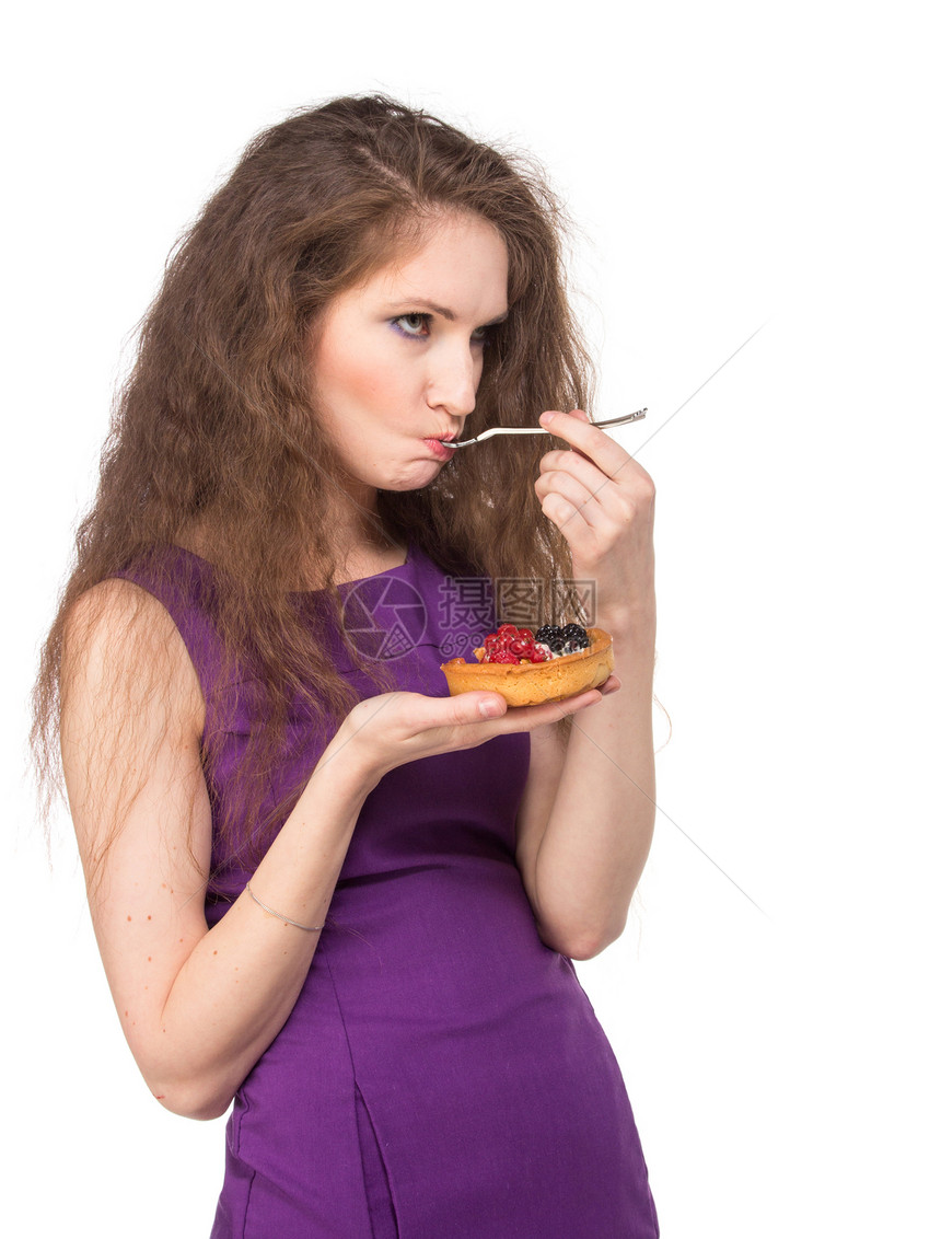 女人享受蛋糕早餐黑发女性食物水果营养浆果糕点垃圾商业图片