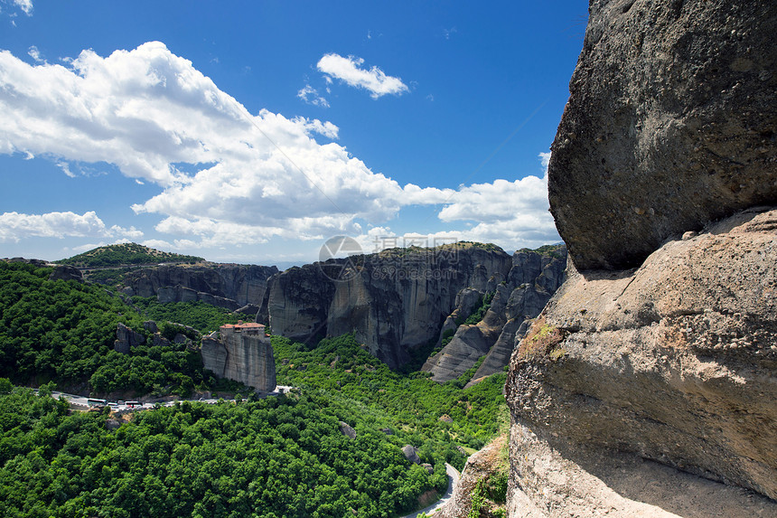 希腊梅特罗拉山的岩石天空回廊悬崖日落场景森林农村树木地块流星图片