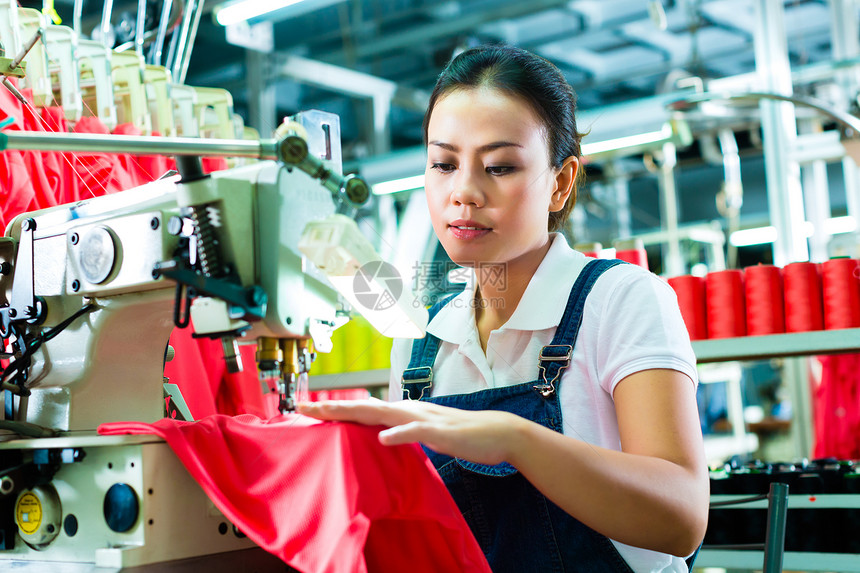 中国一家纺织厂的裁缝女工女士工厂体积员工工人生产制造业女性工业质量图片