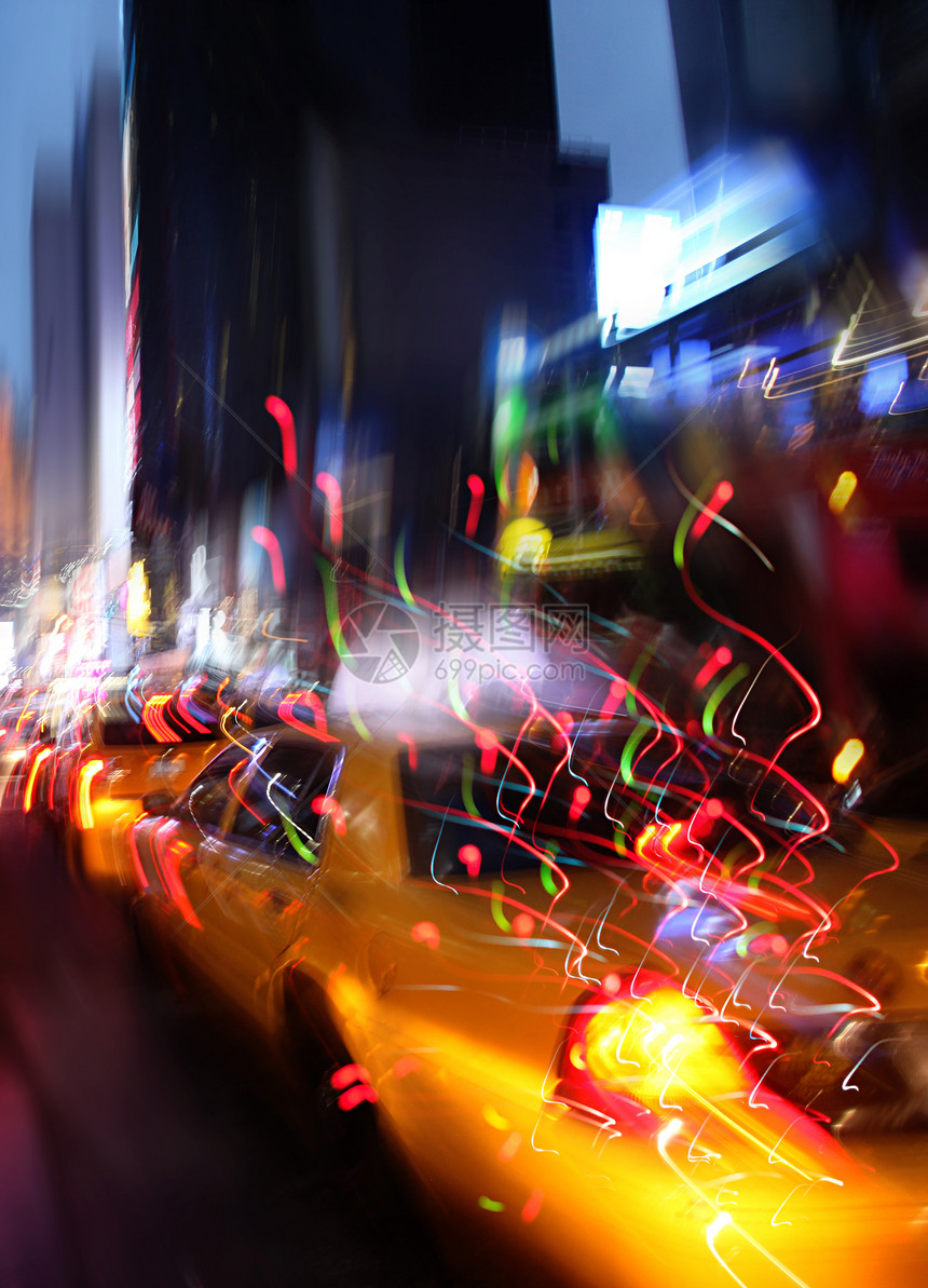 纽约市的照明和夜光照灯轿车速度建筑旅游通勤者路灯生活交通街道旅行图片
