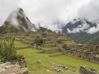 秘鲁的建筑物历史性废墟石头踪迹遗产阳台建筑薄雾马丘高清图片