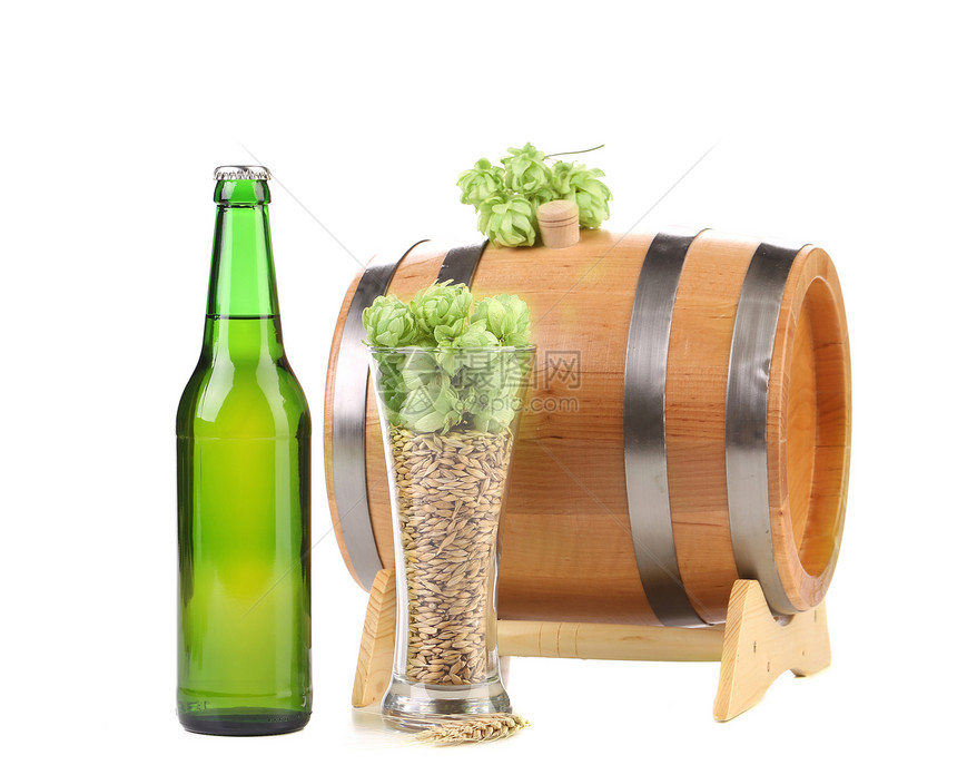 酒杯杯加啤酒和饮料酿造植物采摘叶子狼疮小穗香气宏观农业瓶子图片