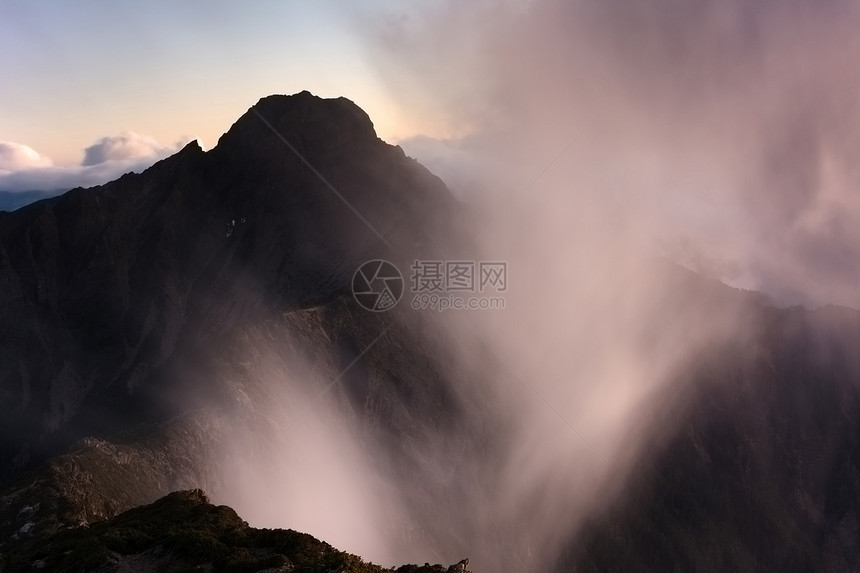 尤山缅峰图片