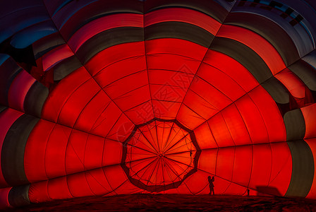 一个热气球里面地标地方成年人竞争农村目的地竞赛旅行热气球会议背景图片