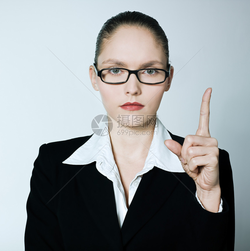 女商务人士用手指指着她的手指权威教学女孩教育女性商务保姆人士冒充商业图片