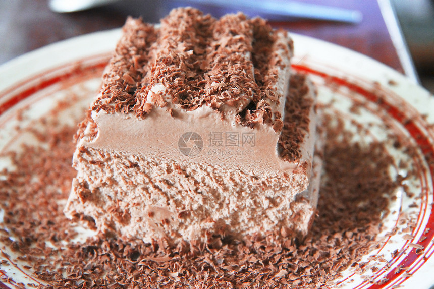 巧克力冰淇淋和加硬巧克力奶油甜点冻结食物棕色磨碎香气地面盘子图片