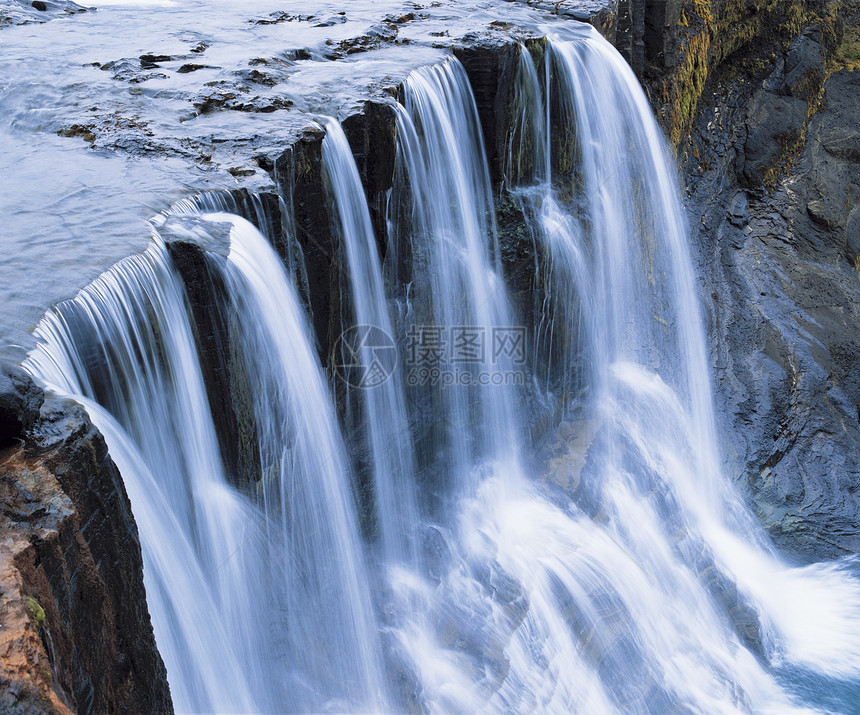 连带瀑布上升的视野运动瀑布淡水自然世界地形行动条纹冷却地貌摄影图片