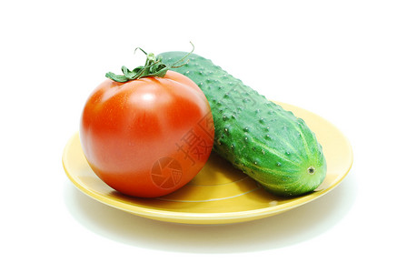 番茄和黄瓜黄色红色盘子白色绿色健康背景图片