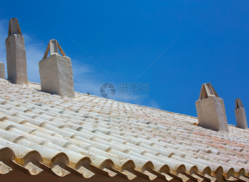 Menorca白色屋顶烟囱桑特卢瓦晴天天空旅游城市房子别墅村庄假期住宅海岸图片