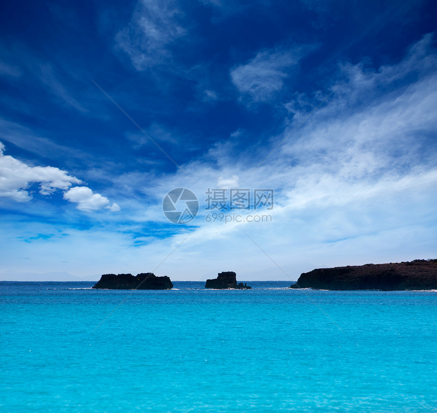 Ciutadella岛的海滩石头蓝色海洋旅行波浪海岸支撑海景天堂天空图片
