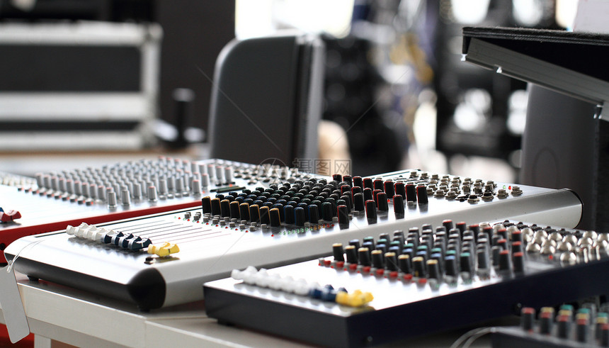 正在录制混音器实验室技术控制板渠道音乐记录控制俱乐部立体声白色图片