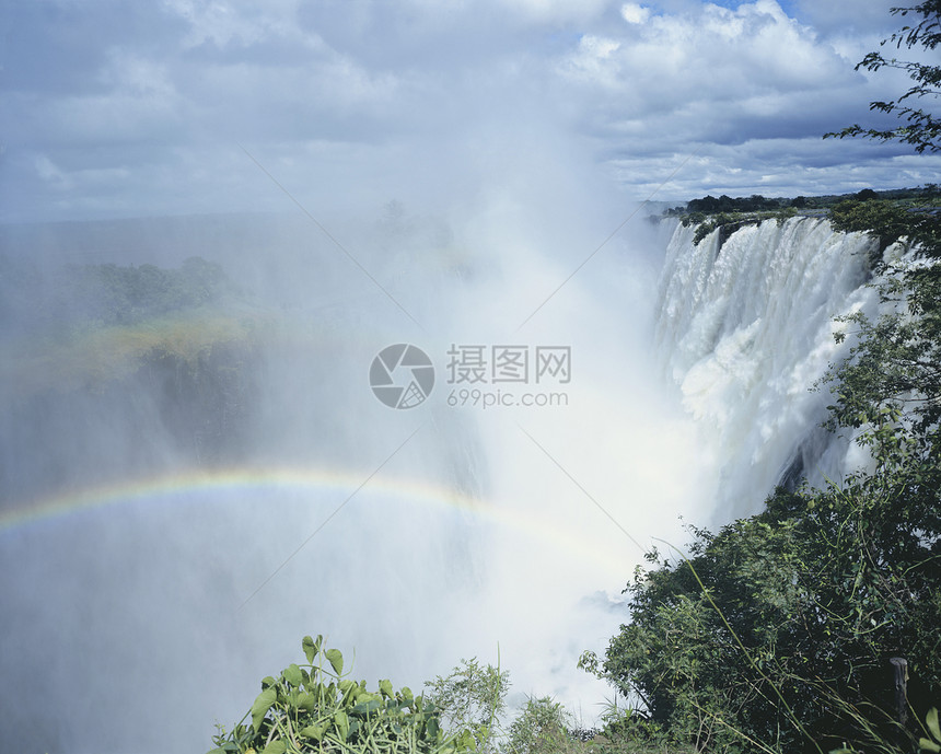 瀑布绿化戏剧性摄影力量大自然旅行喷雾自然世界薄雾风景图片