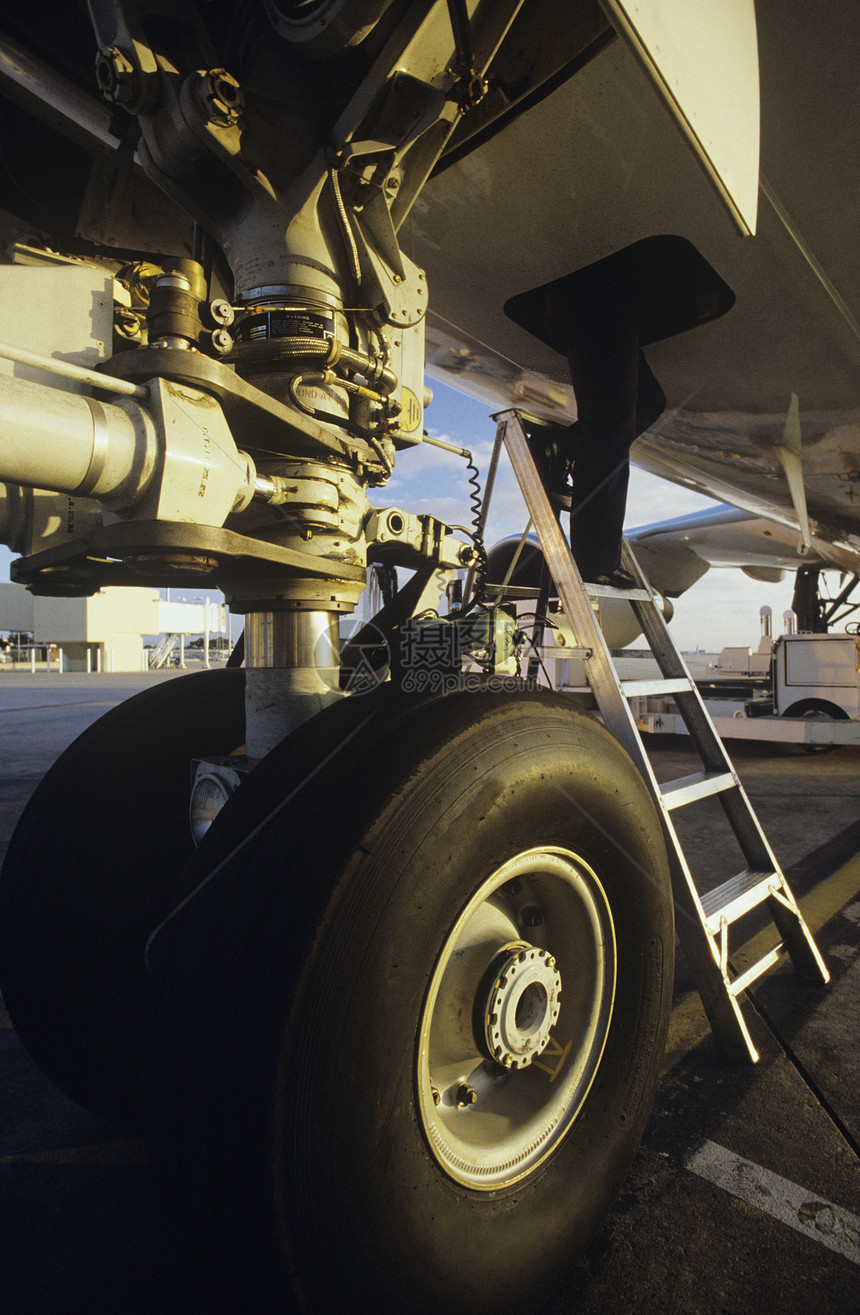 飞机维修费 澳大利亚墨尔本运输车轮航空梯子图片