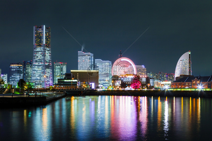 晚上在日本横滨市办公楼景观建筑游乐园公园红砖地标商业海岸线城市图片