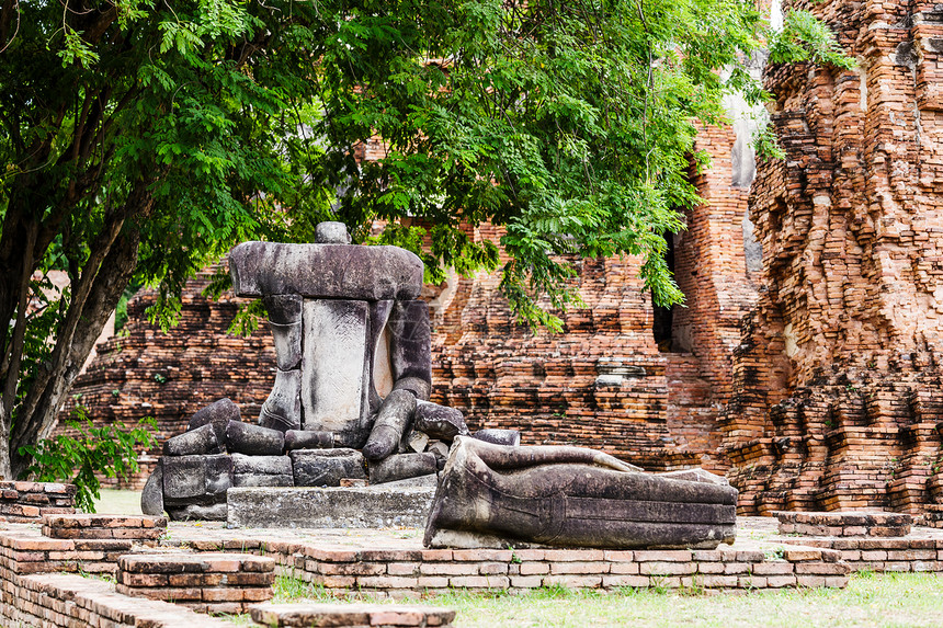 泰国Ayuttaya的Buddha断裂国家佛塔寺庙宗教历史公园冥想佛教徒信仰建筑学图片