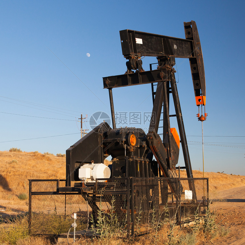内华达沙漠的油泵图片