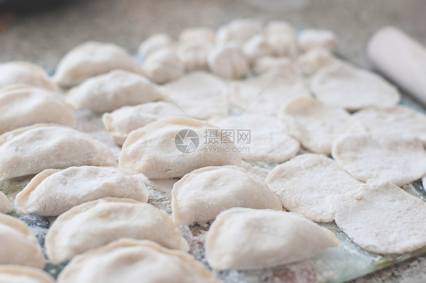 生料子营养饺子烹饪马铃薯餐厅午餐盘子食物面团美食图片