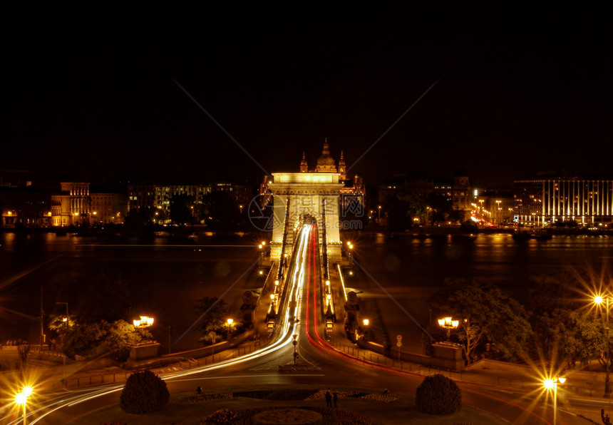 宿头连锁桥夜景街道灯光运输历史性首都汽车风景民众游客交通图片