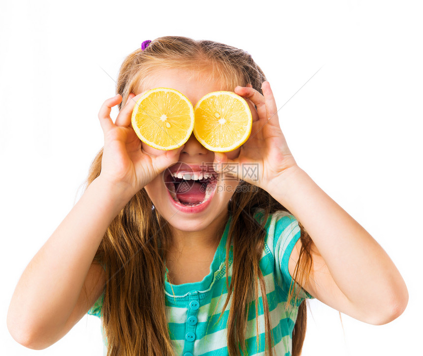 有柠檬的小女孩饮食婴儿孩子们微笑热带童年孩子农业水果喜悦图片