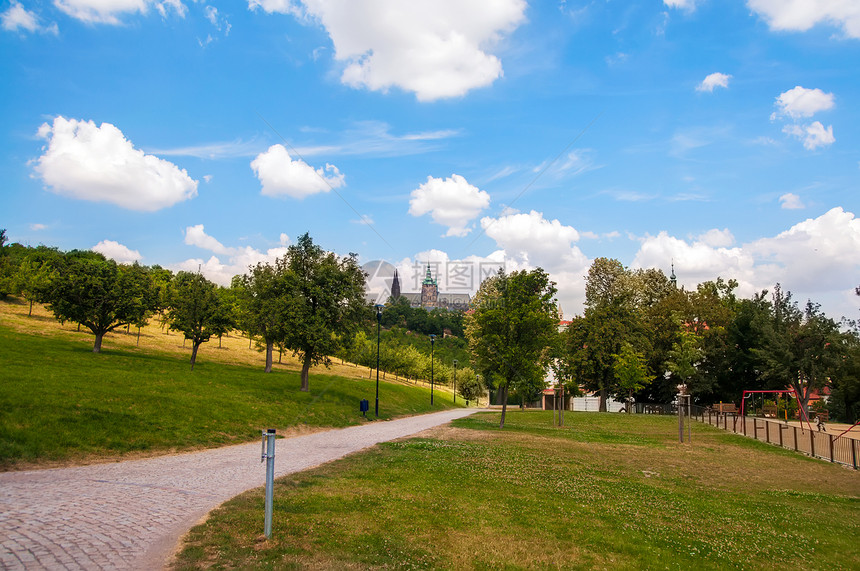 布拉格公园公园闲暇活动房子生活场景城市娱乐旅行景观图片