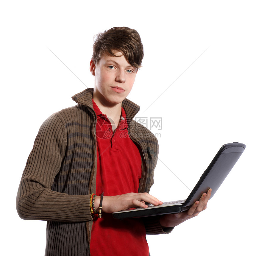 使用手提笔记本电脑的青少年青年教育男性快乐学习技术男生笔记本白色潮人图片