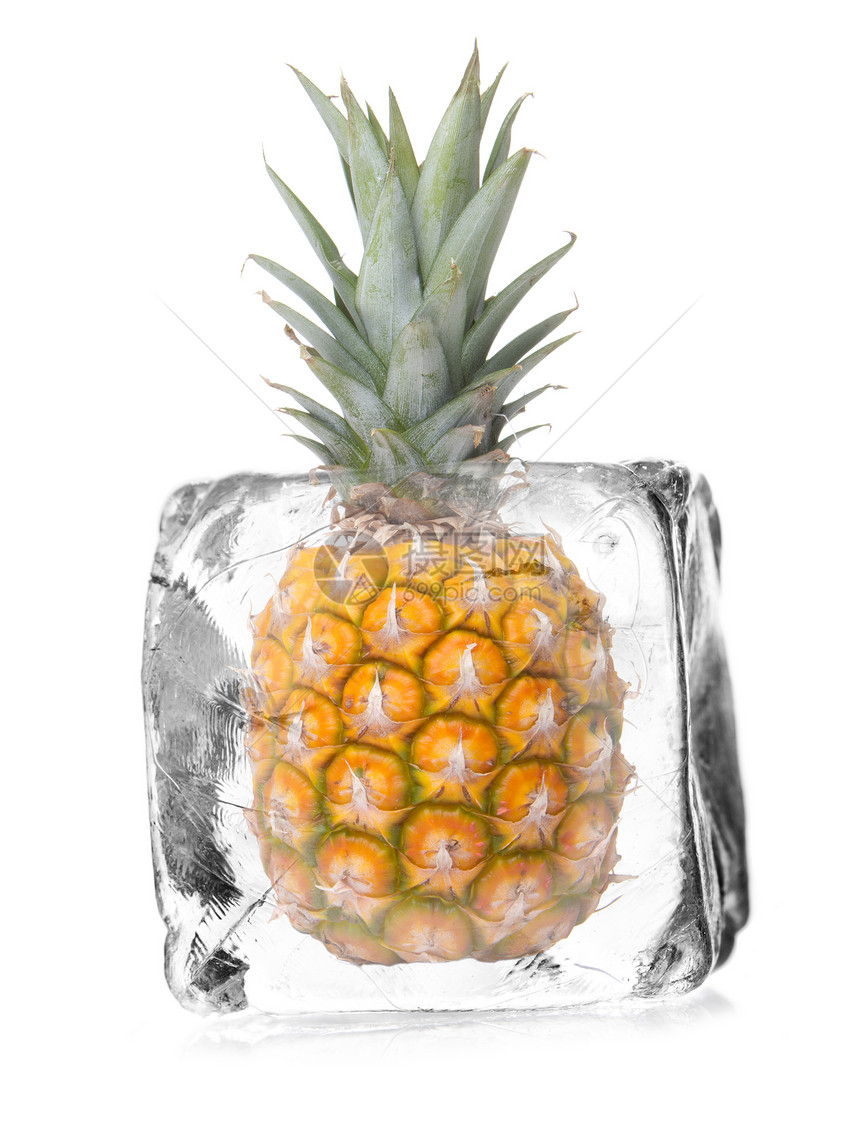 冰块中的菠萝图片