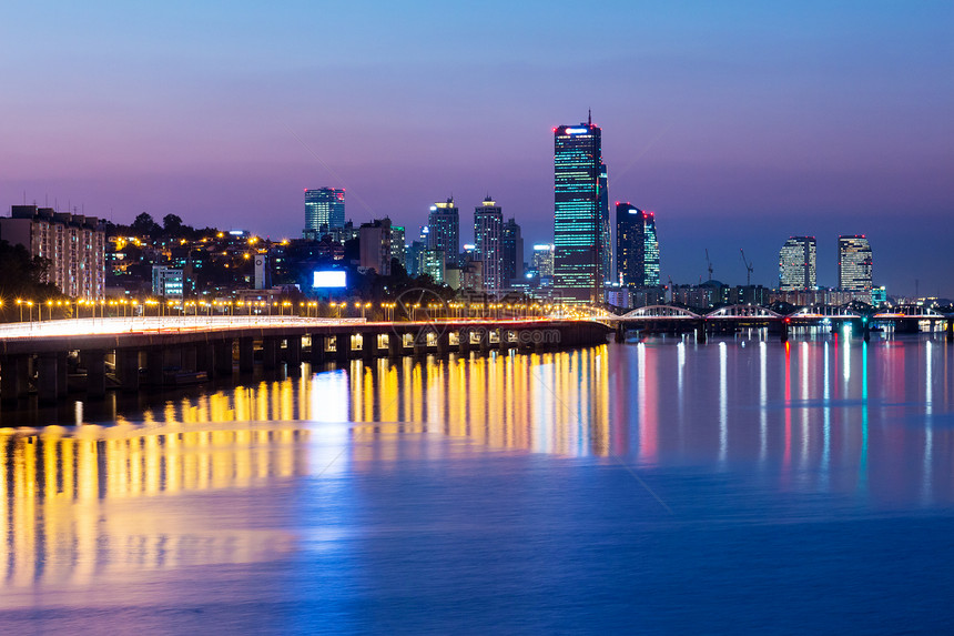 首尔市夜间大厅公司城市天际金融商业建筑建筑学日落景观图片
