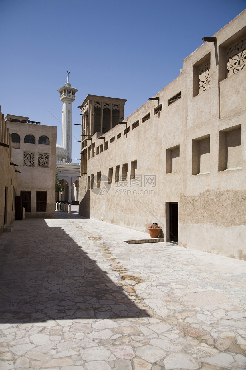 阿拉伯联合酋长国迪拜旧巴斯塔基亚区巴斯塔基亚清真寺外的人行道图片