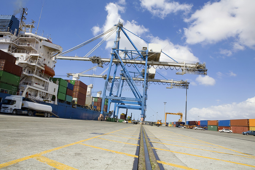 塞浦路斯利马索尔码头视图工程工业倾斜港口裁剪运输出口金属码头商业图片