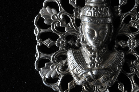 银佛潘丹珠信仰珠宝护身符手工配饰上帝念珠金子精神项链背景图片