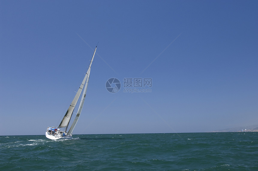 加利福尼亚州游艇赛队帆船比赛蓝天航海日光地平线天空海洋运动水车图片