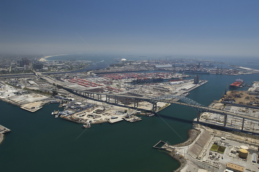 加利福尼亚州工业区和码头的空中浏览情况图片
