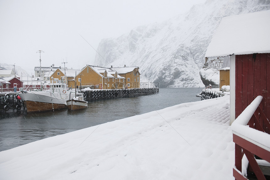 挪威洛夫托芬群岛号渔船港口图片
