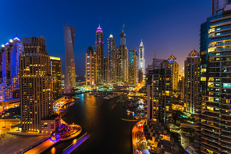 迪拜 Marina UAE奢华建筑天际全景场景游艇住宅天空反射建筑学背景图片