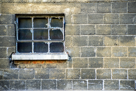 损坏的旧窗口风化灰色窗户损害国家怀旧房子维修背景图片