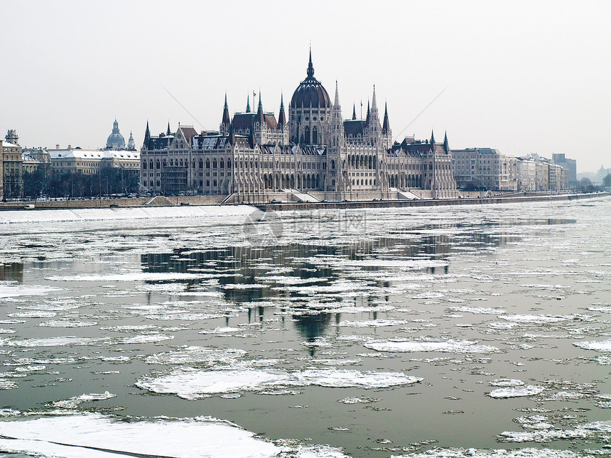 匈牙利议会和多瑙河冰河多瑙河首都城市流动旅游蓝色建筑旅行建筑学景观地标图片