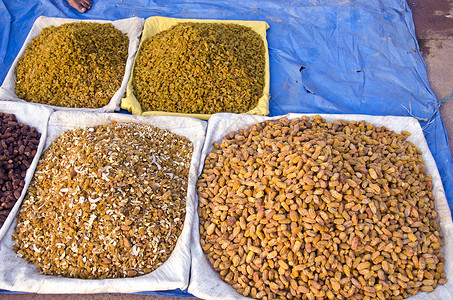 印度德里市场集市干果和香料背景图片