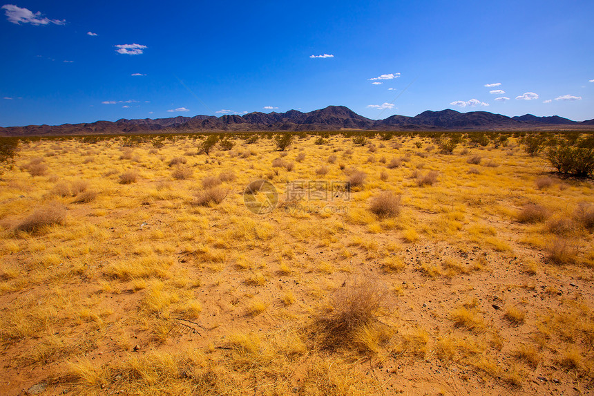 加州尤卡山谷的莫哈沙漠天空晴天编队土壤峡谷地标干旱土地地平线国家图片