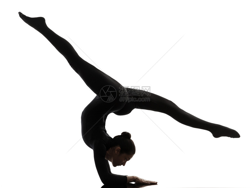 从事体操瑜伽的女听力运动者运动灵活性地面女士地板健身房阴影杂技锻炼运动员图片