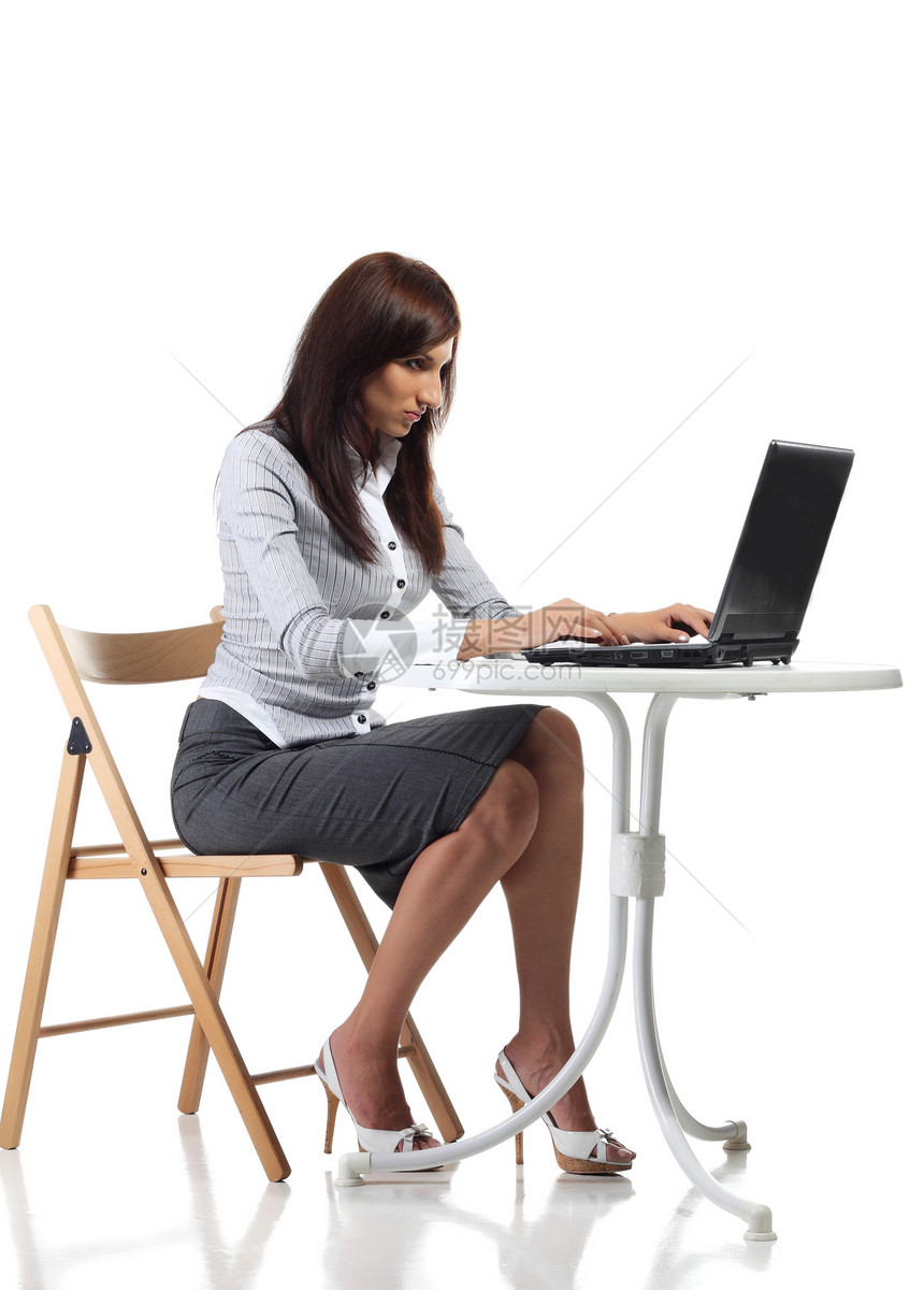 坐电脑的疲劳妇女商业套装压力悲伤笔记本女士白色女性情绪化人士图片