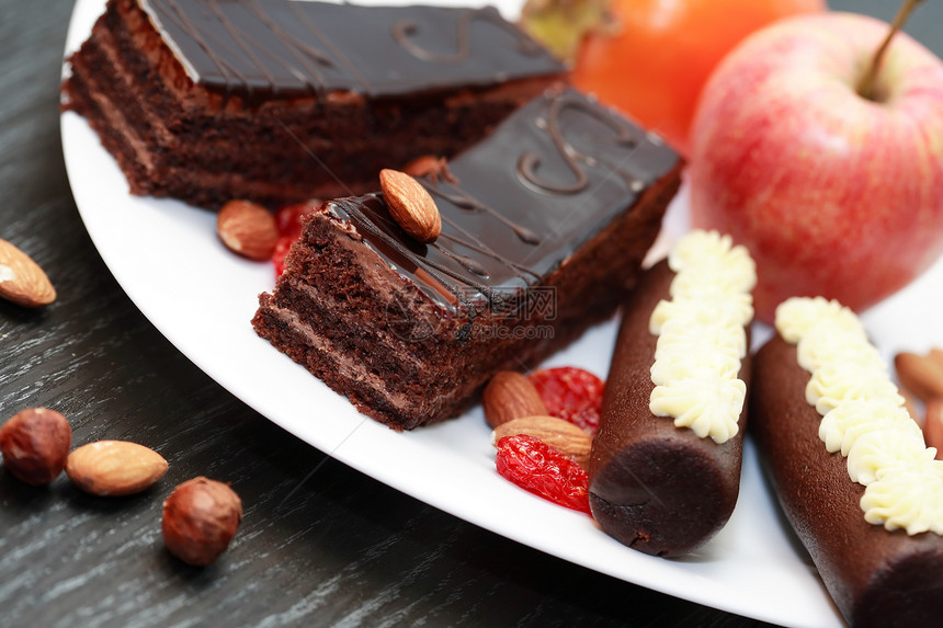 糖果和水果多样性糕点巧克力坚果甜点杏仁蛋糕食物盘子花生图片
