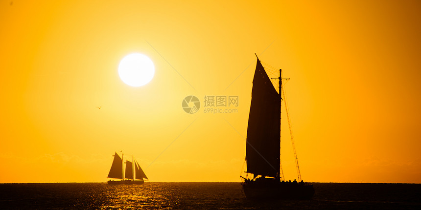 海上游艇帆船目的地地平线船舶摄影场景太阳反射日落风景图片