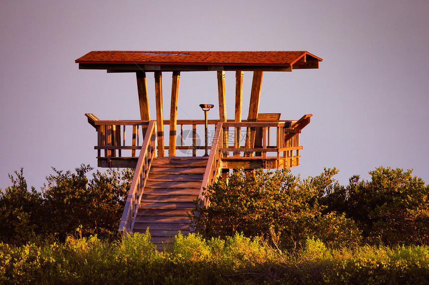观察塔结构木头水平岗楼守望台建筑监视阳光摄影图片