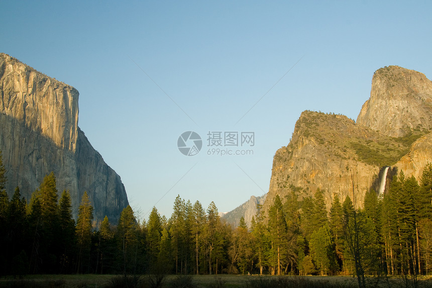 约塞米特河谷旅游穹顶森林悬崖酋长新娘山脉花岗岩摄影树木图片