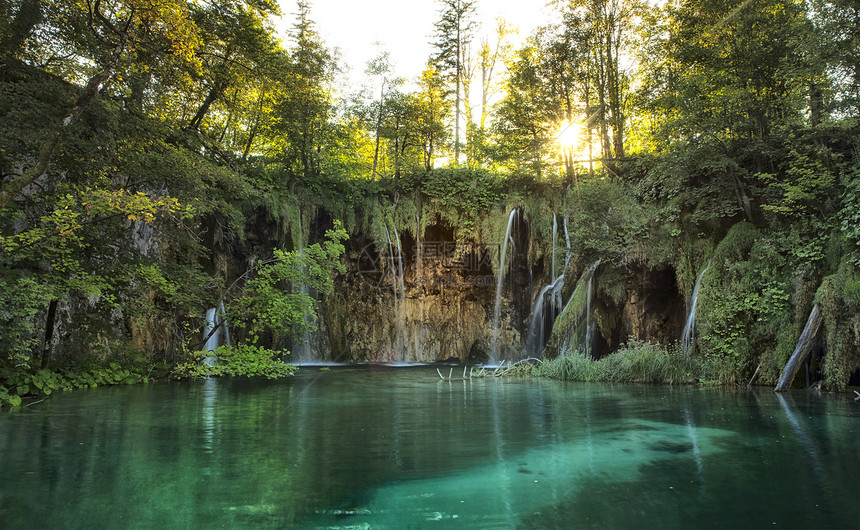 普利维茨湖泊国家公园惊人的瀑水泻湖图片