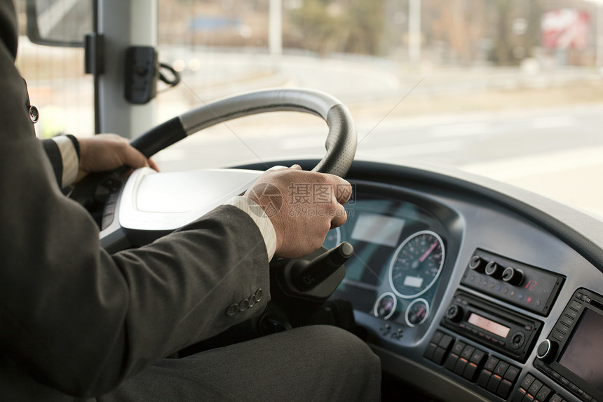 公共汽车司机窗户方向盘运输车速座舱车辆控制旅行教练车轮图片