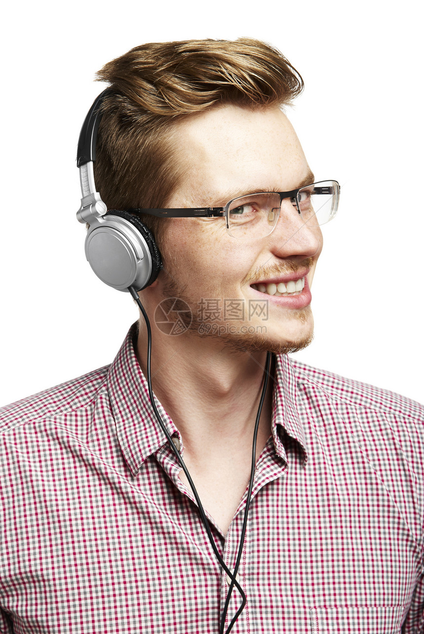 用耳机倾听和笑容音乐男性活力成人俏皮唱歌眼镜喜悦微笑金发图片